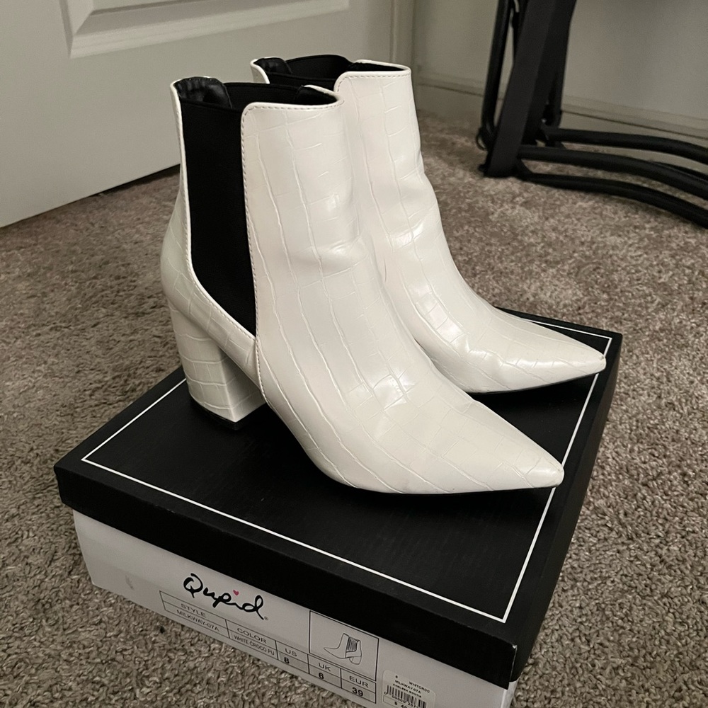 Qupid White Booties - Size 8 Boots